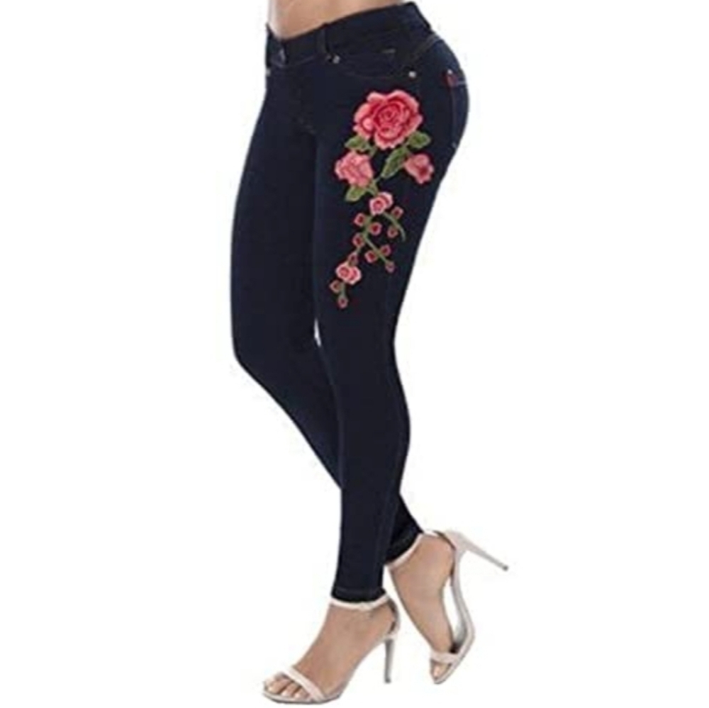 Rose 🌹 Embroidered Black Stretch Ankle Jeans Size 3XL
